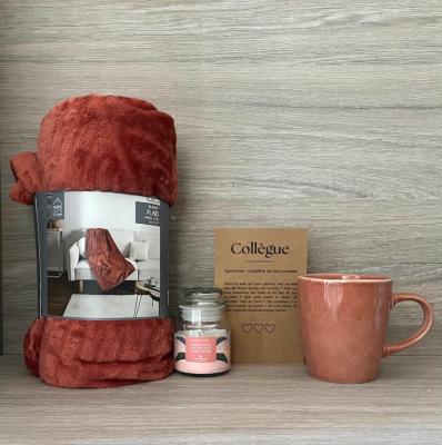 Coffret Cadeau Collègue - Plaid Tout Doux Mug Terracotta Bougie Parfumé Agrumes Carte Kraft