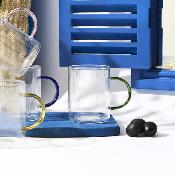 Mug en Verre Strié Transparent – Anse Colorée (Jaune/Bleu/Rose ou Vert) – 23 cl