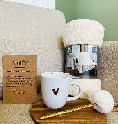 Coffret Cadeau "Amie" Plaid Tout Doux Mug Mon Cœur Crayon Doré Pompon Carte Kraft 